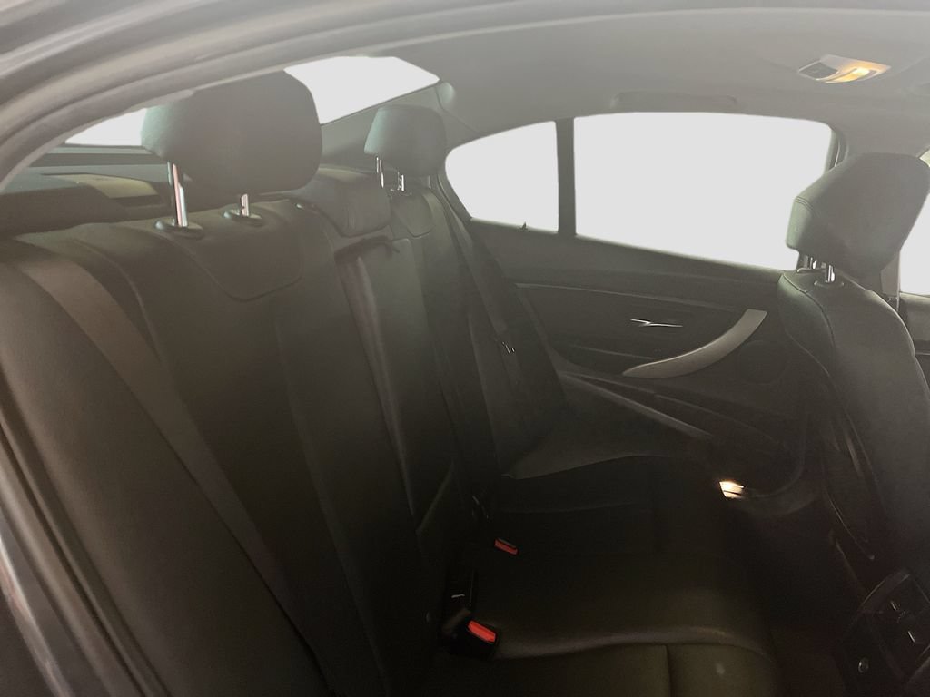 Used 2018 BMW 320i Sedan w/ Convenience Package RWD image 25