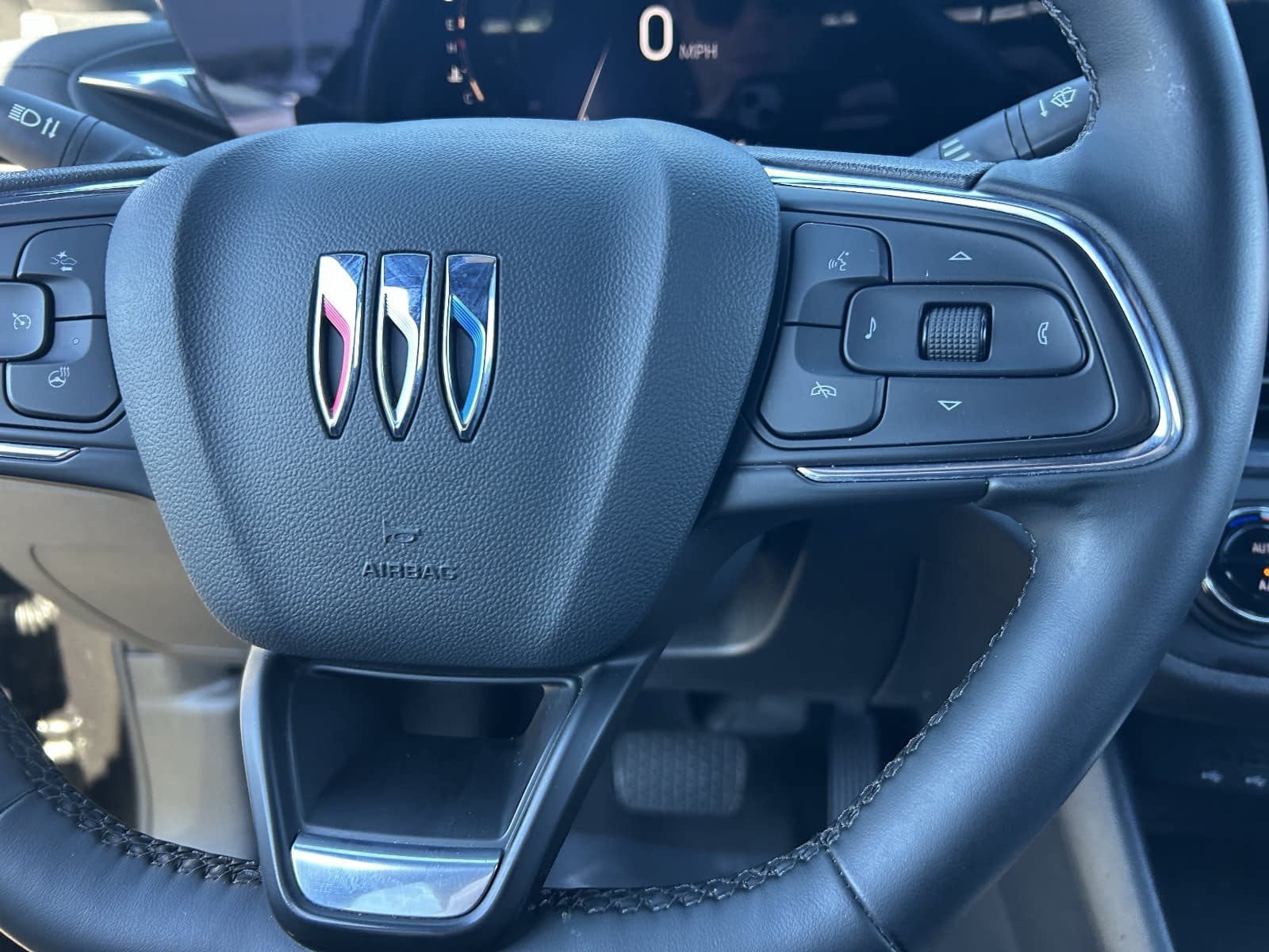 Used 2025 Buick Envista Preferred w/ Convenience I Package FWD image 28