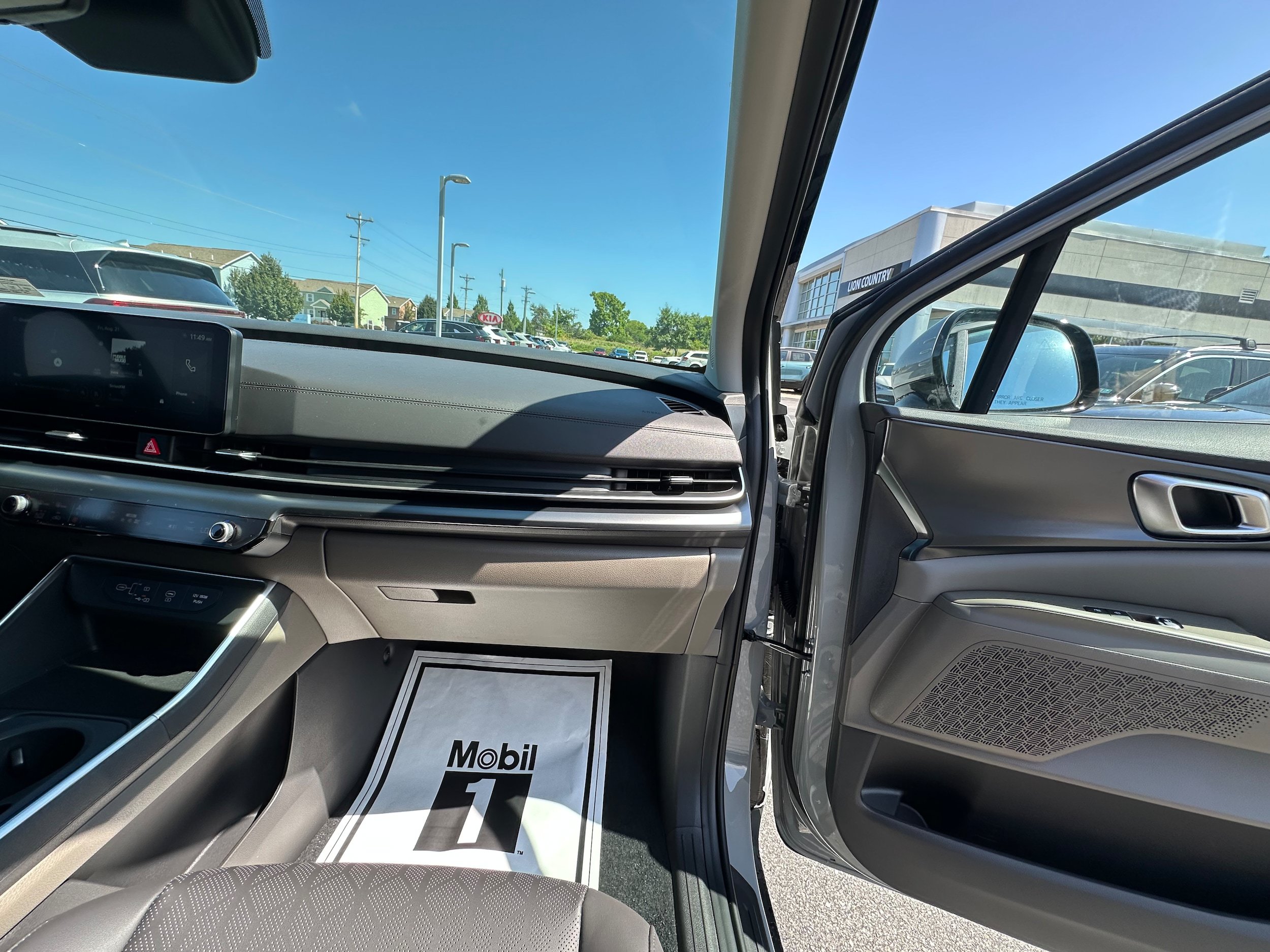 New 2027 Kia Carnival FWD image 23