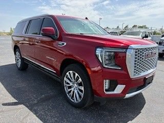 Used 2021 GMC Yukon XL Denali w/ Denali Premium Package AWD/4WD image 6
