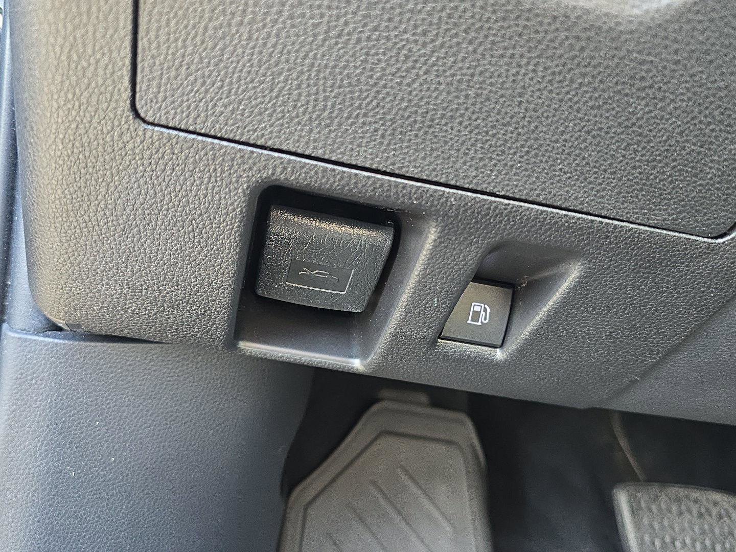 Used 2022 Toyota Highlander L image 17