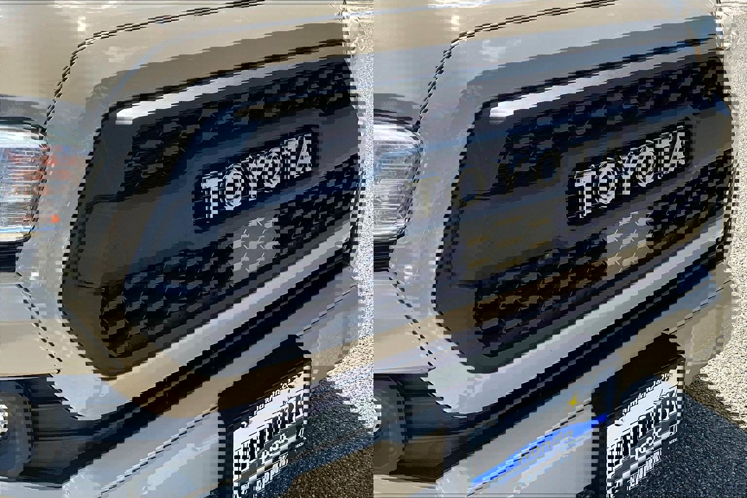 Used 2016 Toyota Tacoma TRD Sport w/ Towing Package image 29