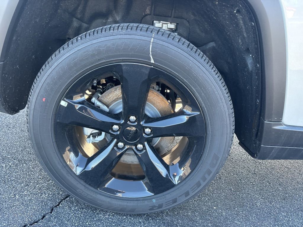 New 2025 Jeep Grand Cherokee L Laredo image 33