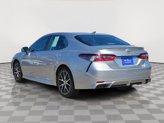 Used 2023 Toyota Camry SE FWD image 3