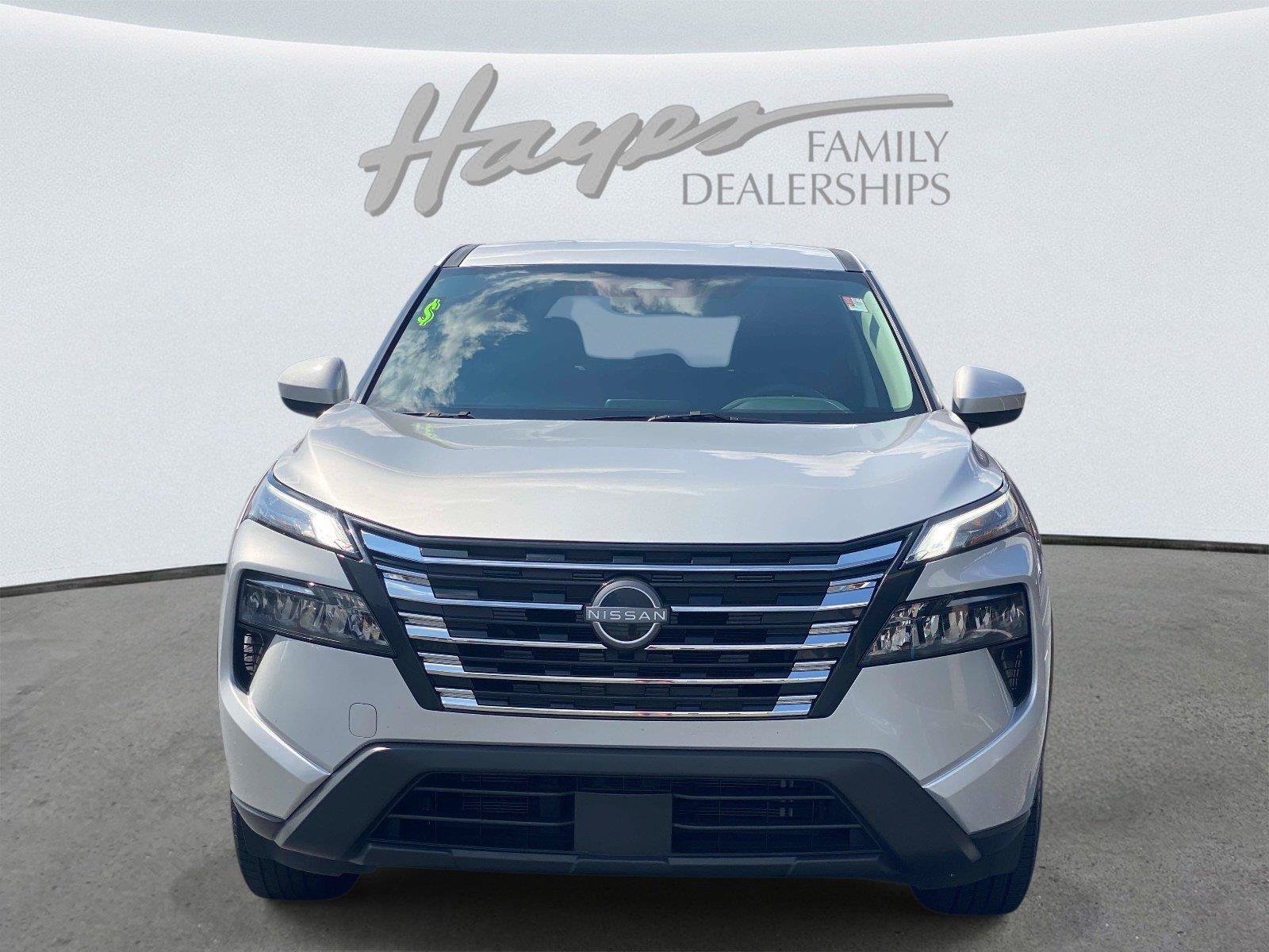 Used 2025 Nissan Rogue SV FWD image 11