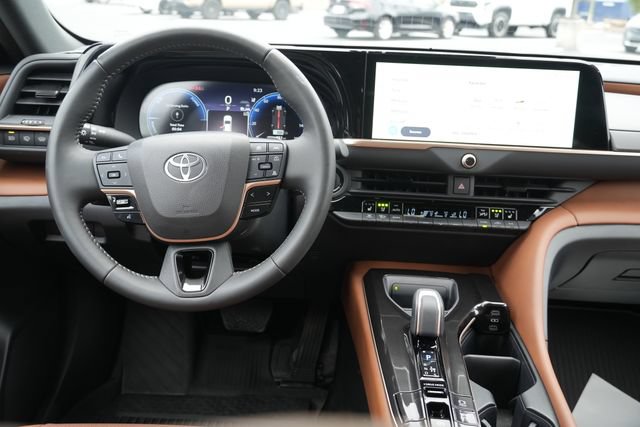 Used 2025 Toyota Crown Signia AWD/4WD image 21