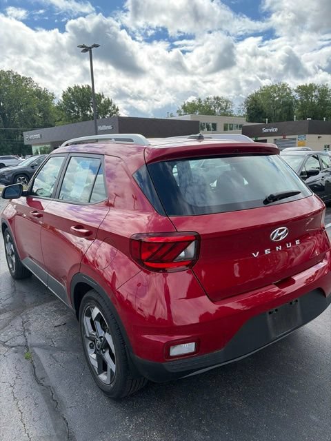 Used 2023 Hyundai Venue SEL FWD image 11