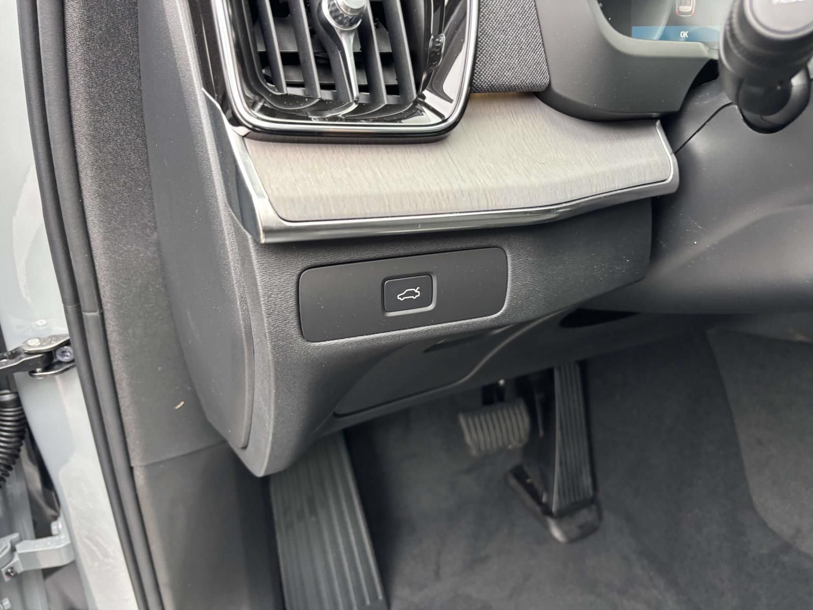 Used 2026 Volvo XC90 B6 Ultra w/ Protection Package AWD/4WD image 15