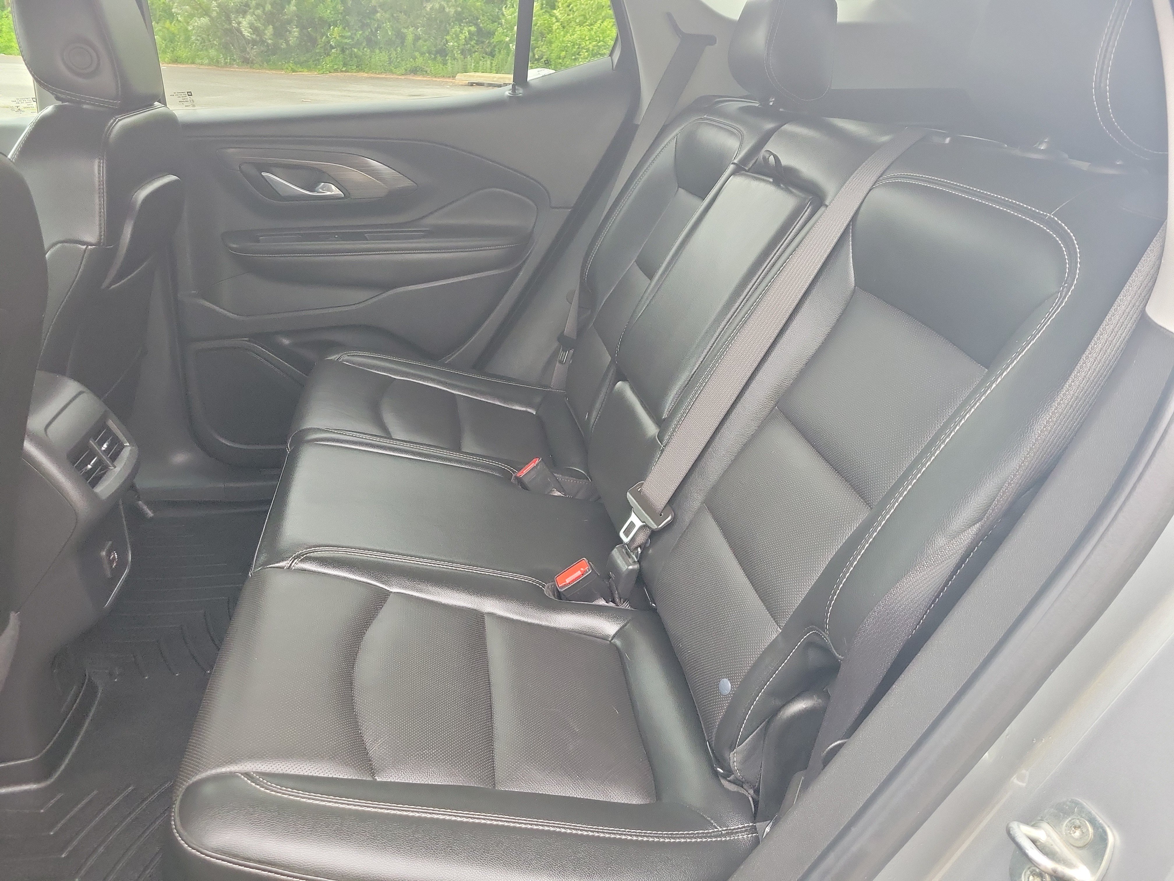 Used 2023 GMC Terrain SLT w/ Infotainment Package II AWD/4WD image 16