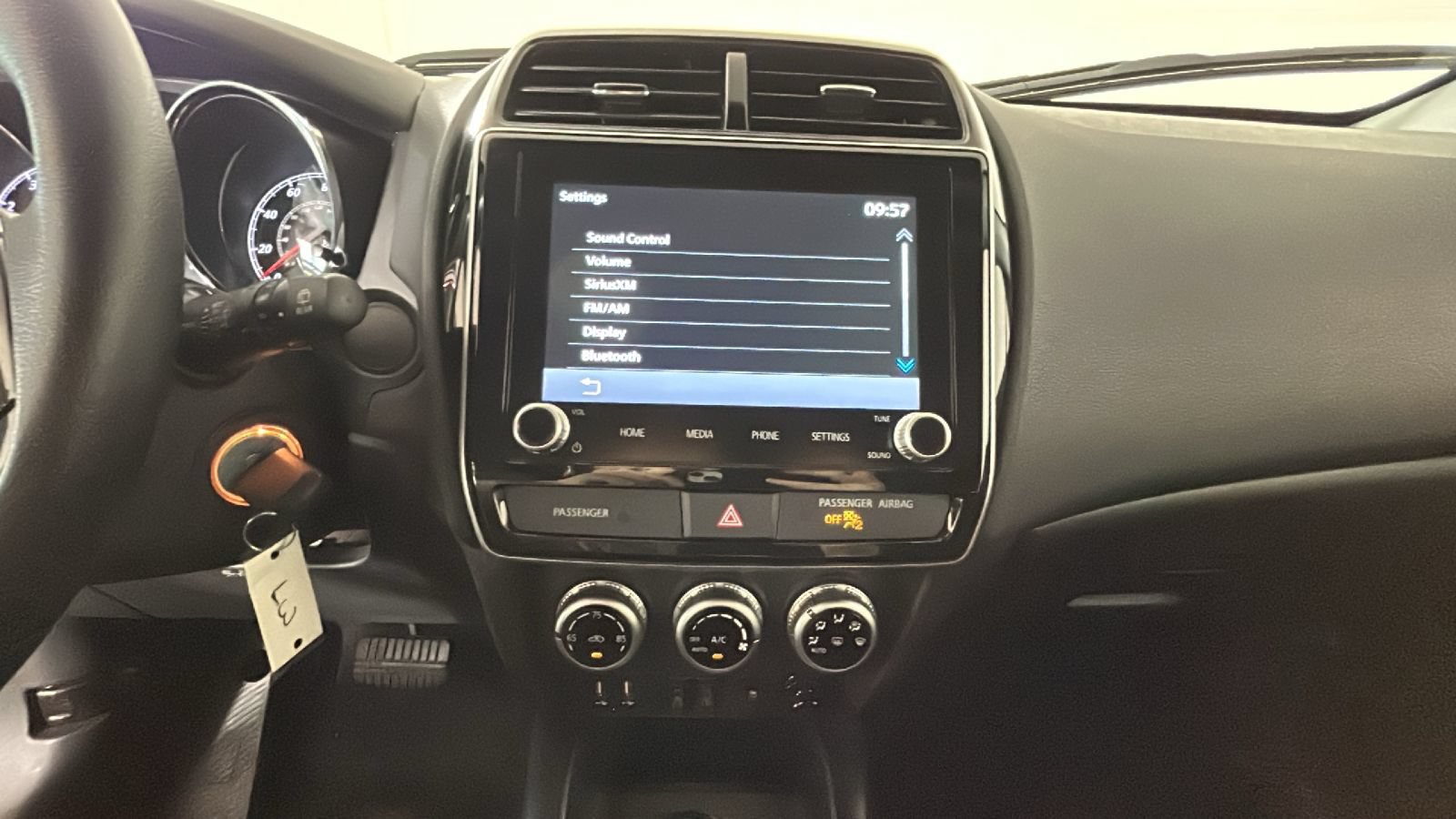 Used 2025 Mitsubishi Outlander Sport LE AWD/4WD image 25