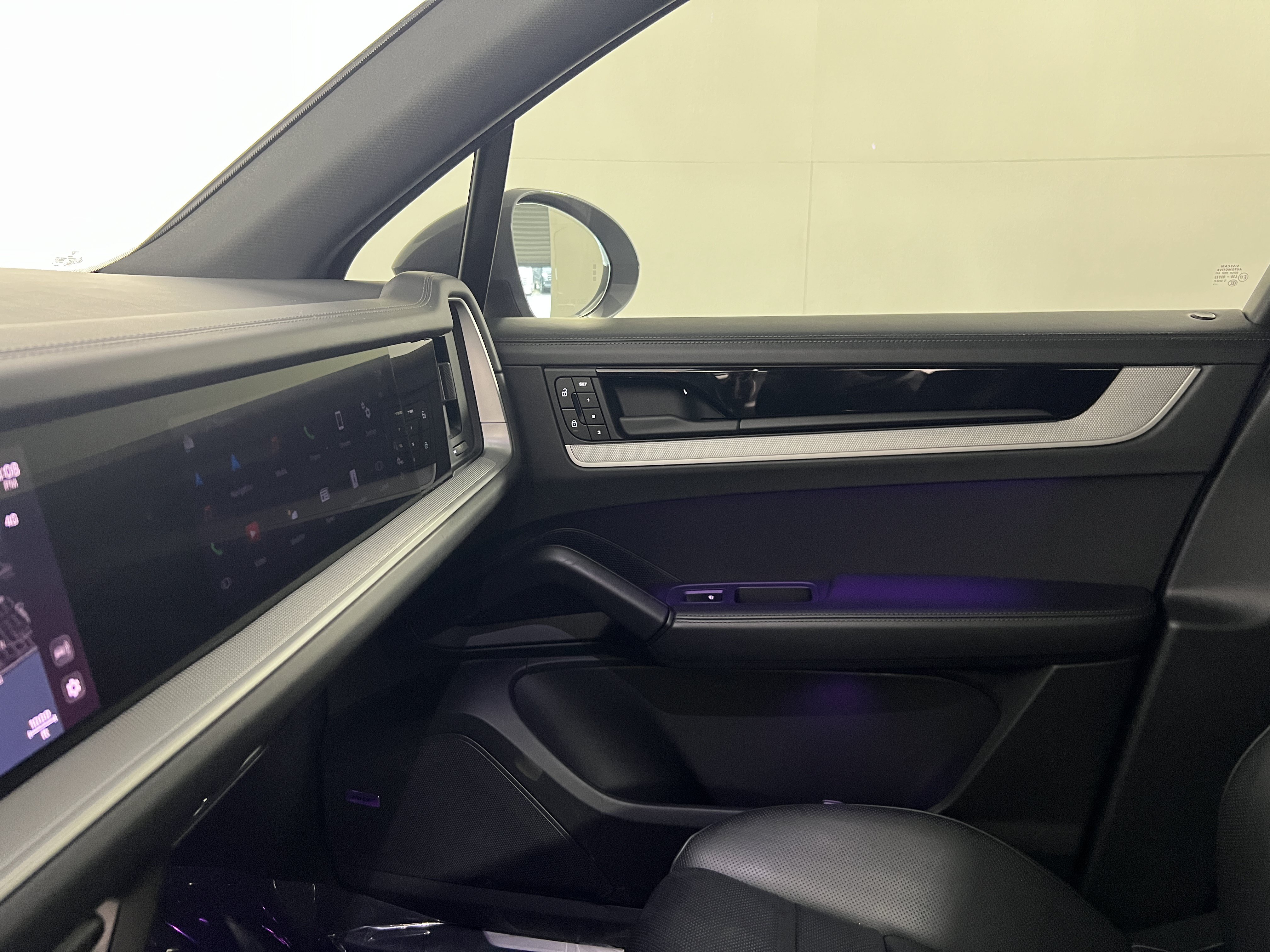 Certified 2024 Porsche Cayenne AWD/4WD image 14