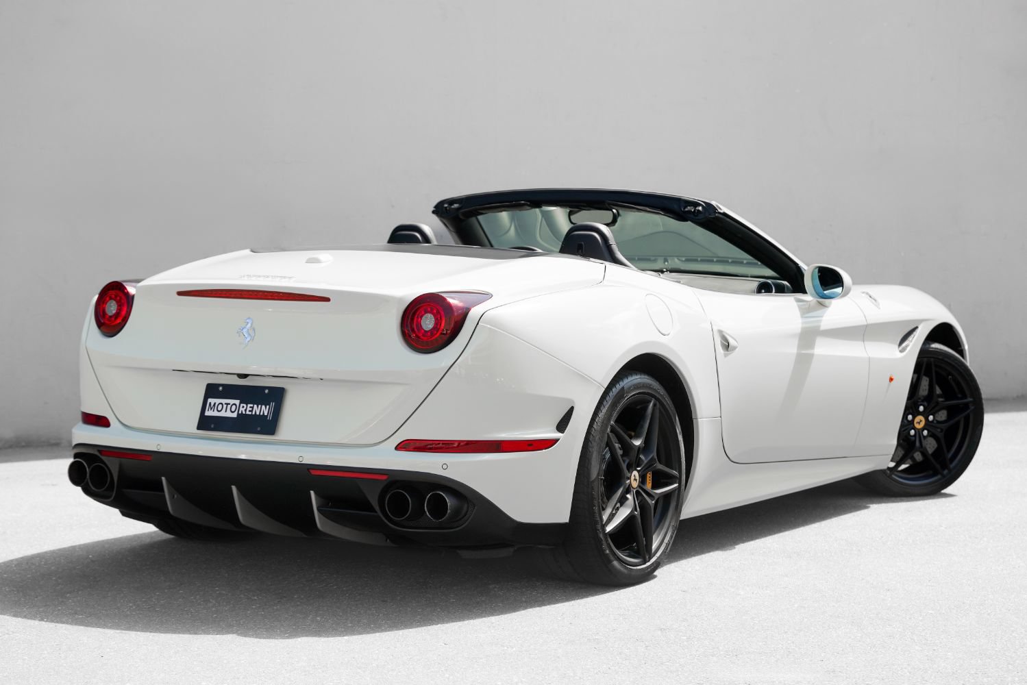 Used 2016 Ferrari California T RWD image 3