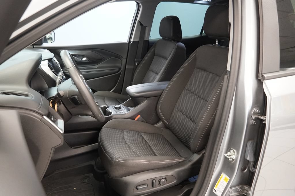 Used 2024 GMC Terrain SLE w/ Driver Convenience Package FWD image 3