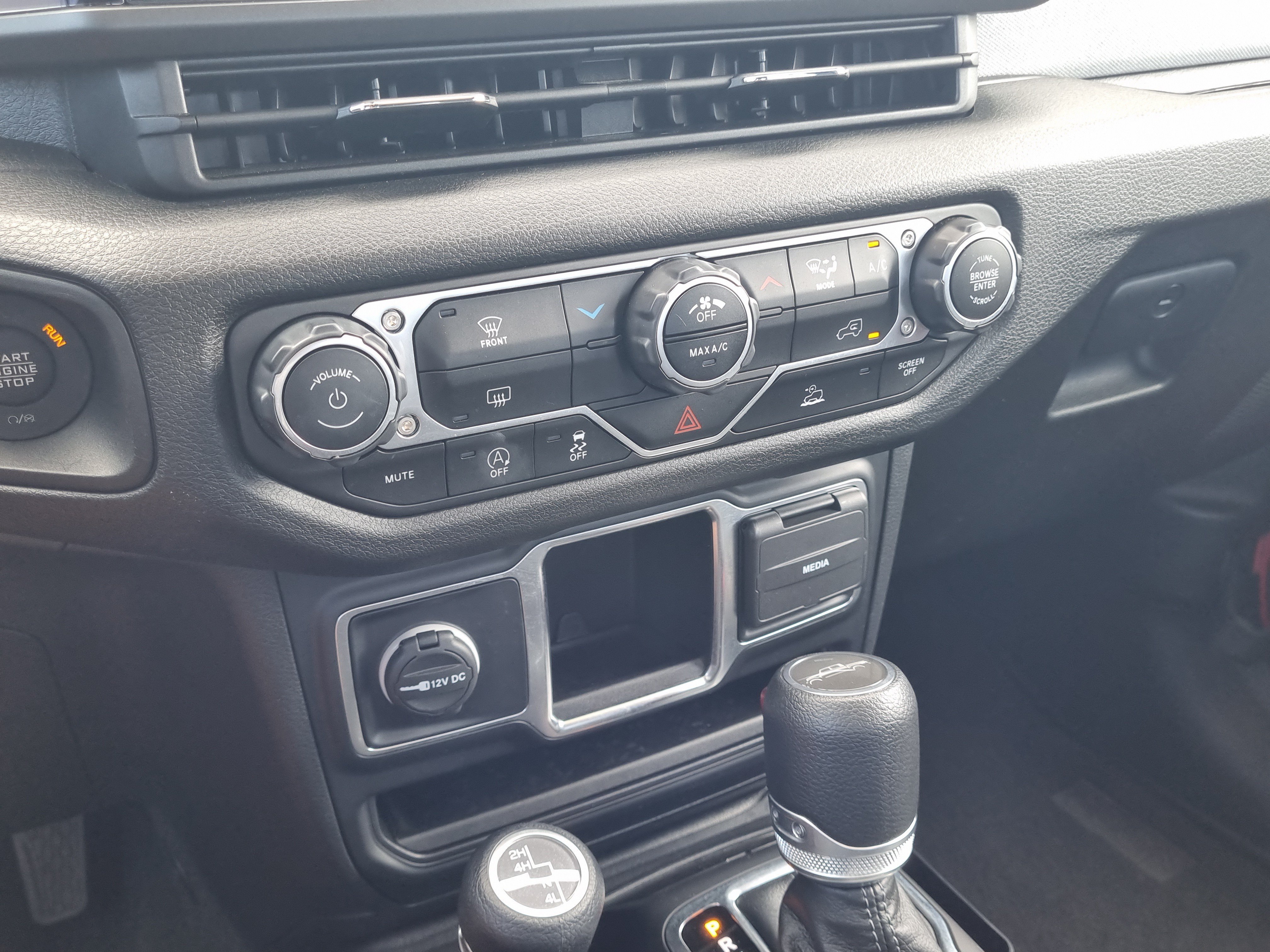 Used 2024 Jeep Gladiator Sport AWD/4WD image 29