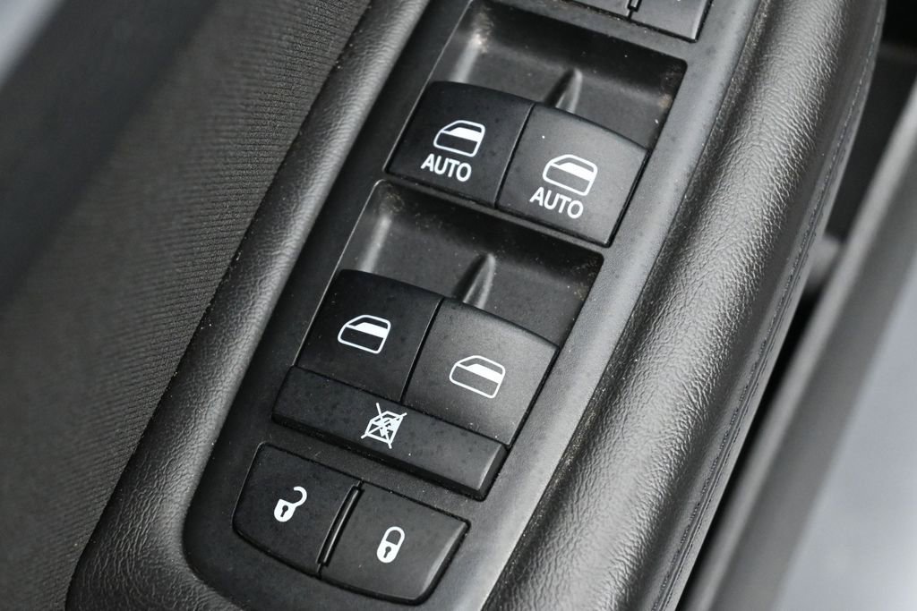 Used 2016 Chrysler 200 Limited w/ Anniversary Edition FWD image 13