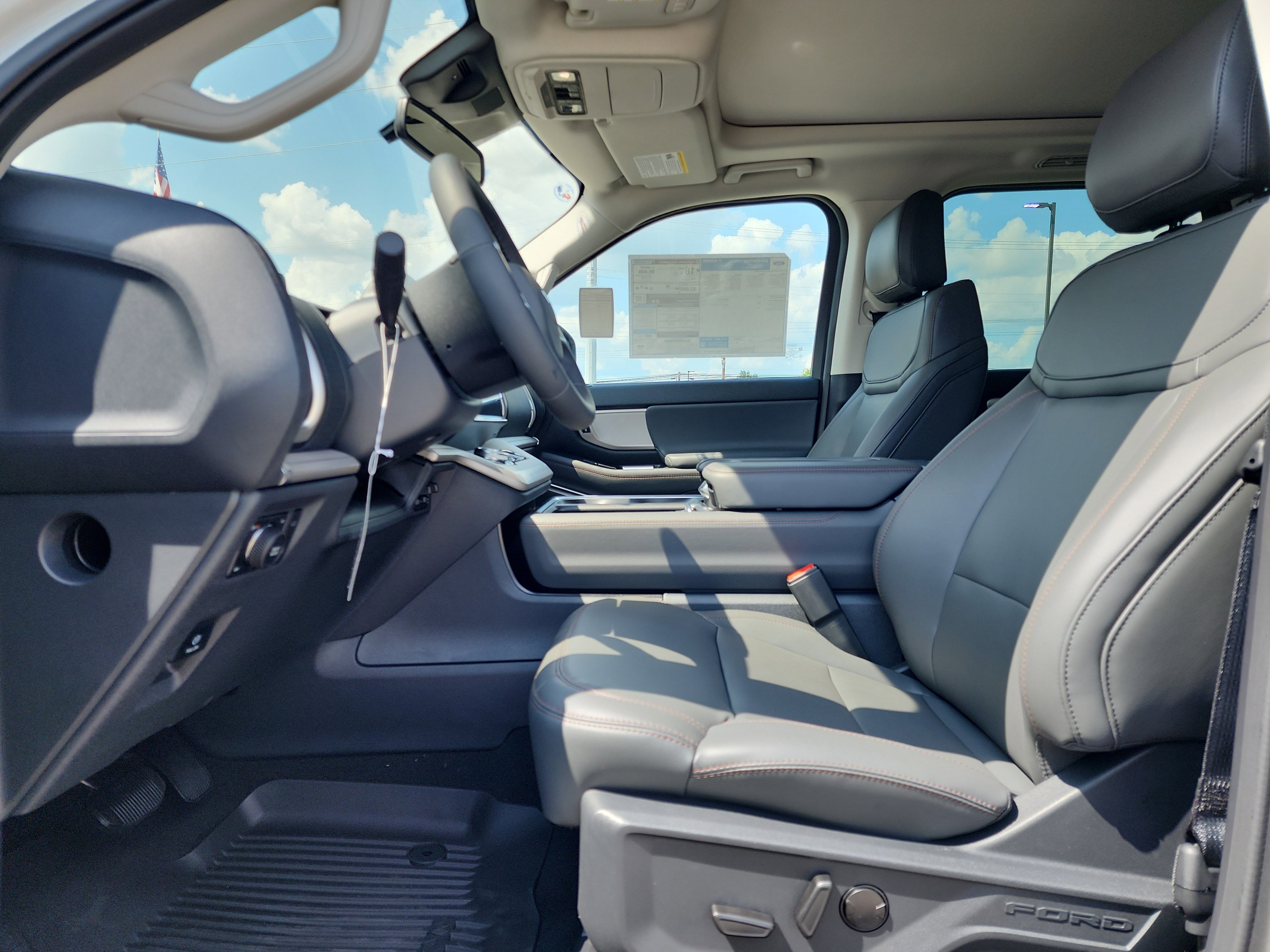 New 2025 Ford Expedition Active image 6