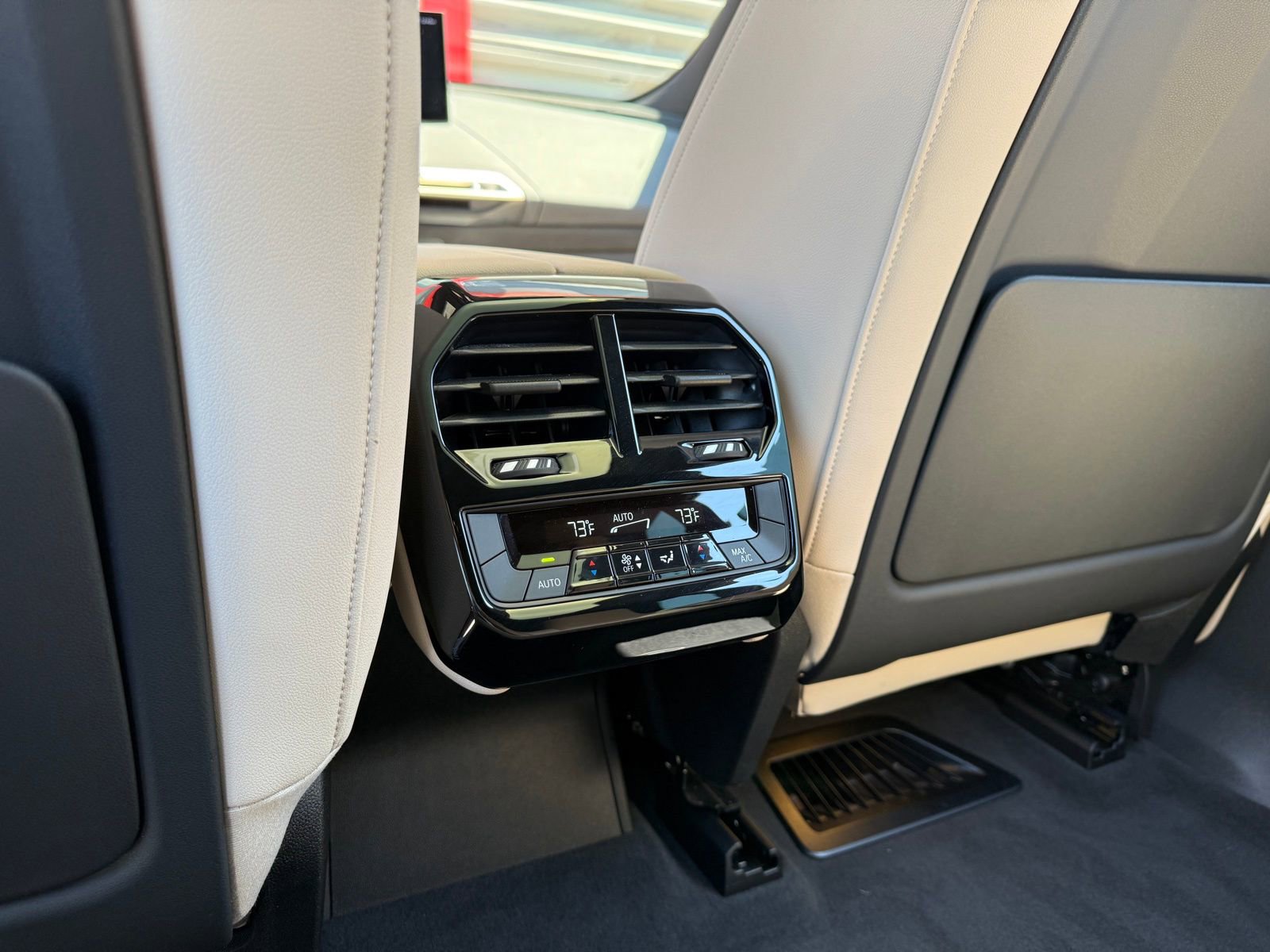 Used 2024 BMW iX xDrive50 w/ Premium Package image 20