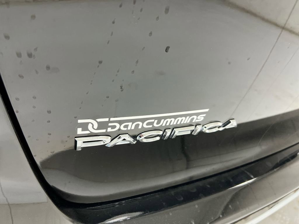 Used 2024 Chrysler Pacifica Touring-L image 26