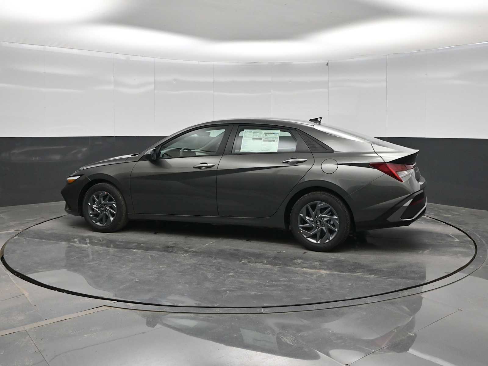 New 2026 Hyundai Elantra Hybrid FWD image 5