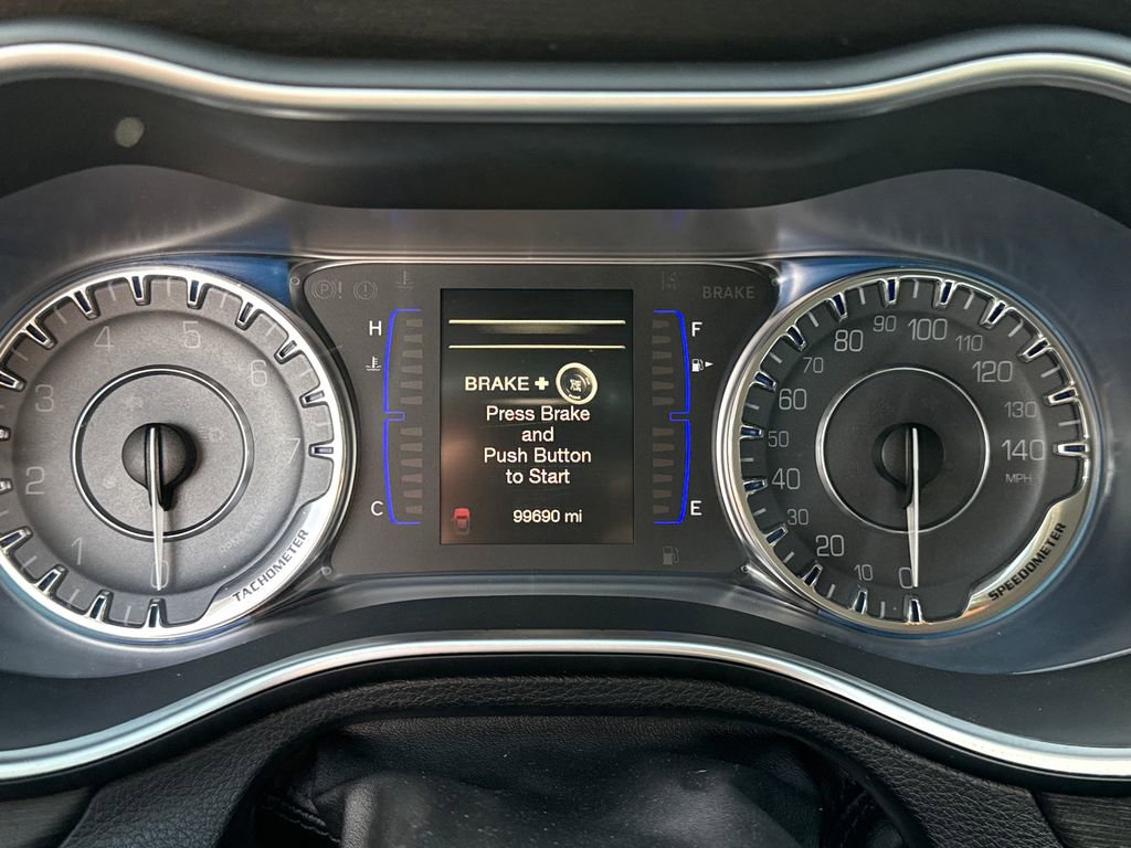 Used 2016 Chrysler 200 Limited w/ Anniversary Edition FWD image 16