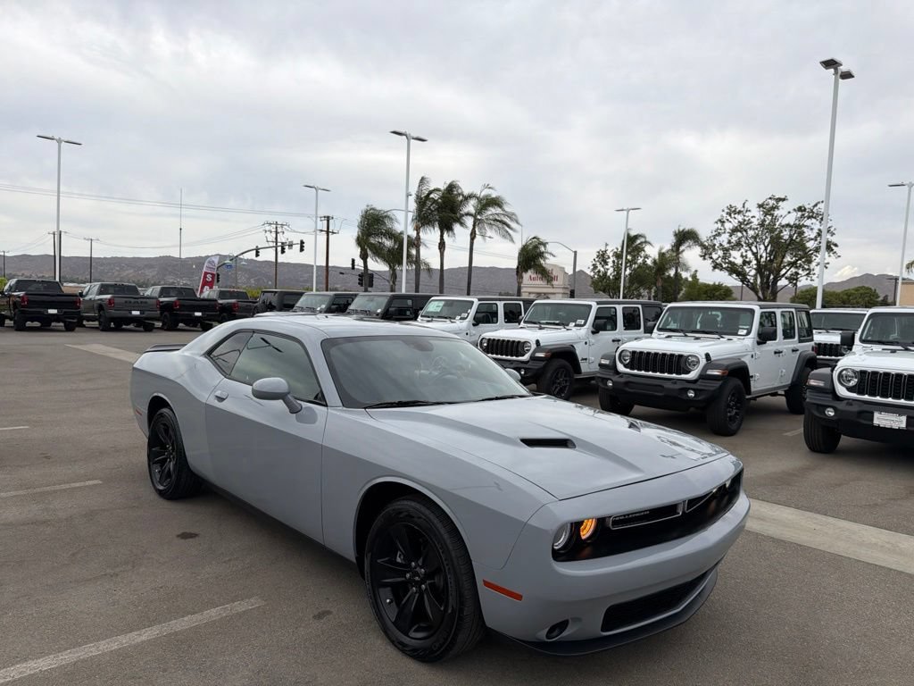 Used 2021 Dodge Challenger SXT RWD image 2