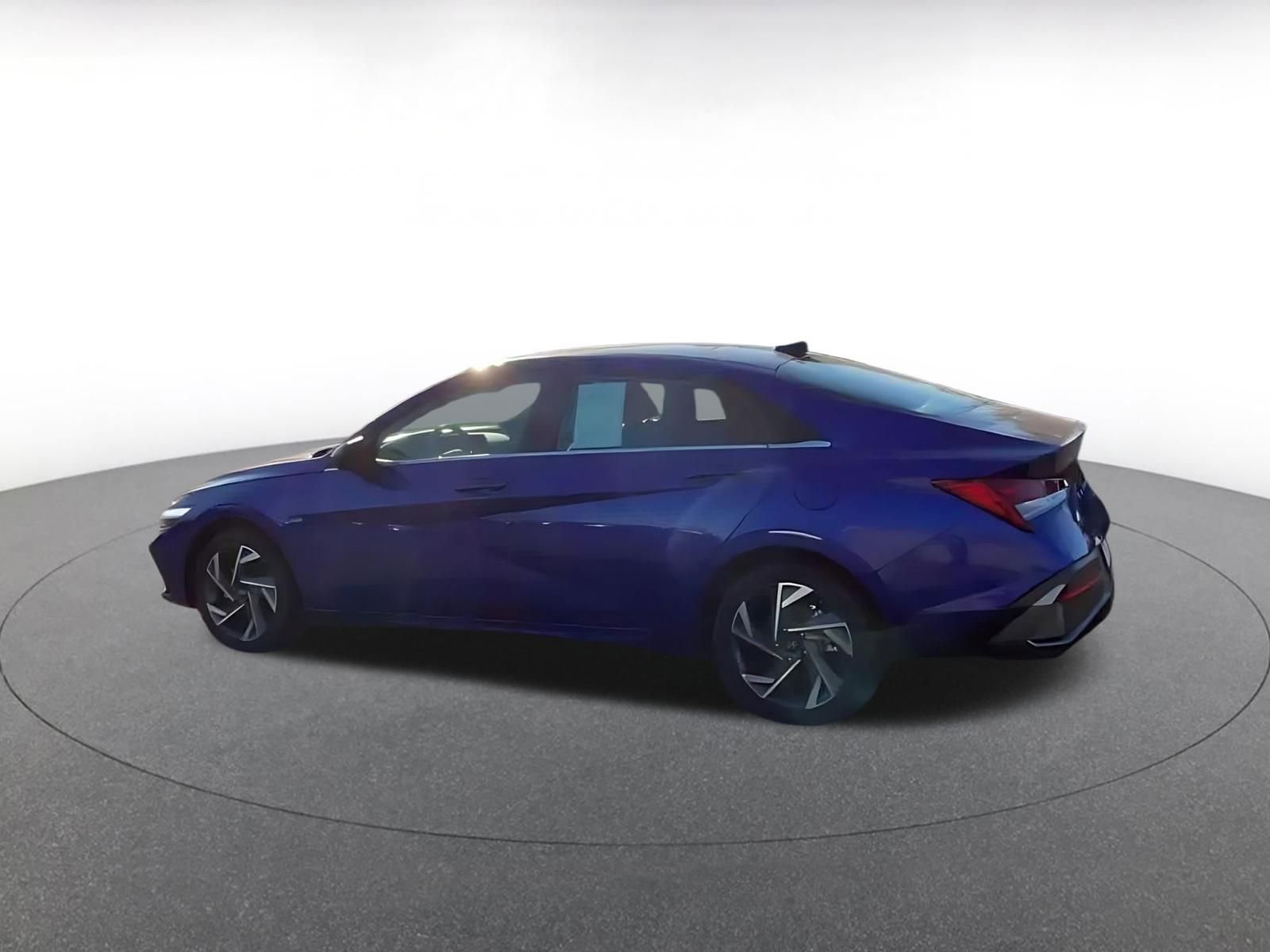 Used 2025 Hyundai Elantra SEL image 9