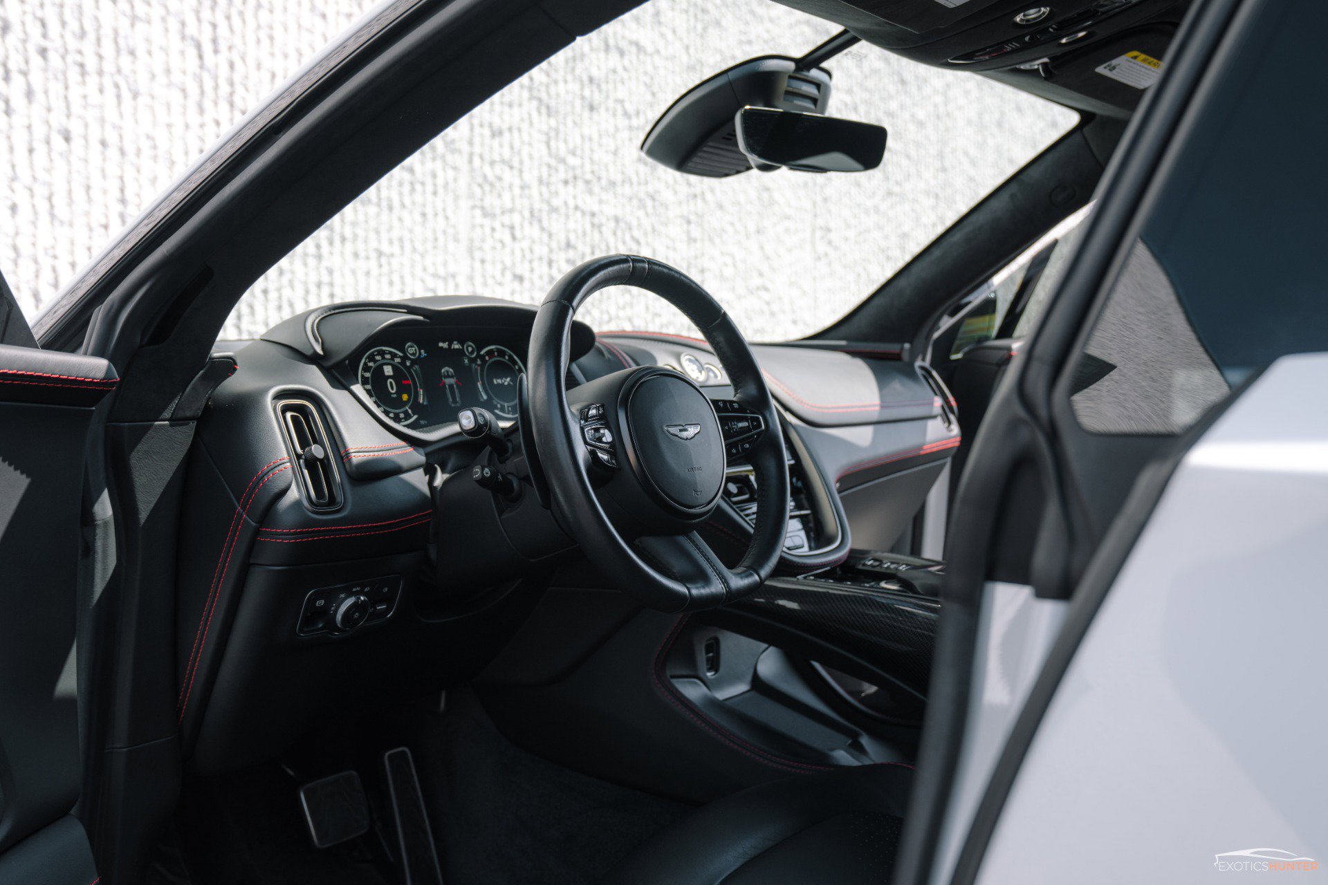 Used 2021 Aston Martin DBX AWD/4WD image 2