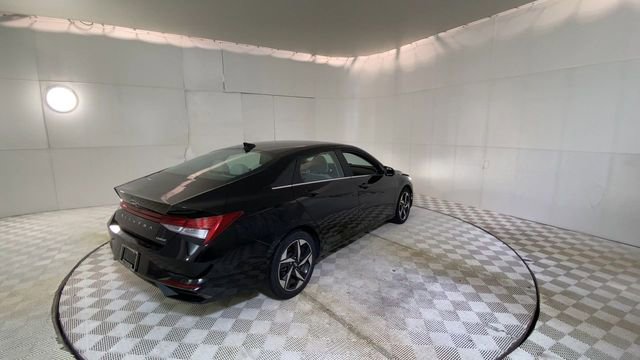 Used 2023 Hyundai Elantra Limited w/ Preferred Accessory Package image 3