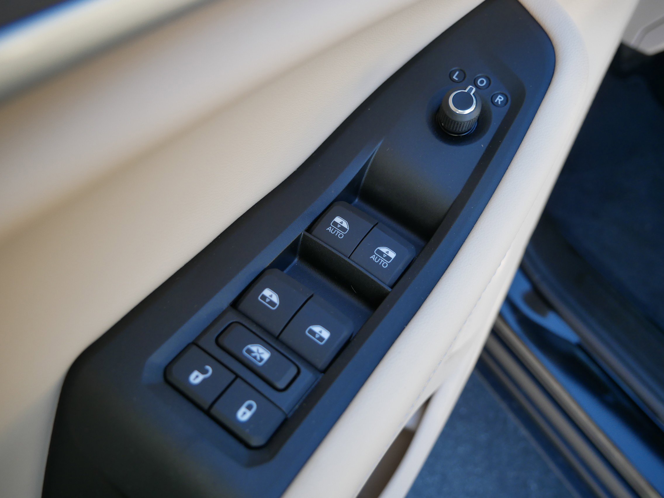 New 2025 Jeep Grand Cherokee Limited w/ Luxury Tech Group II image 7