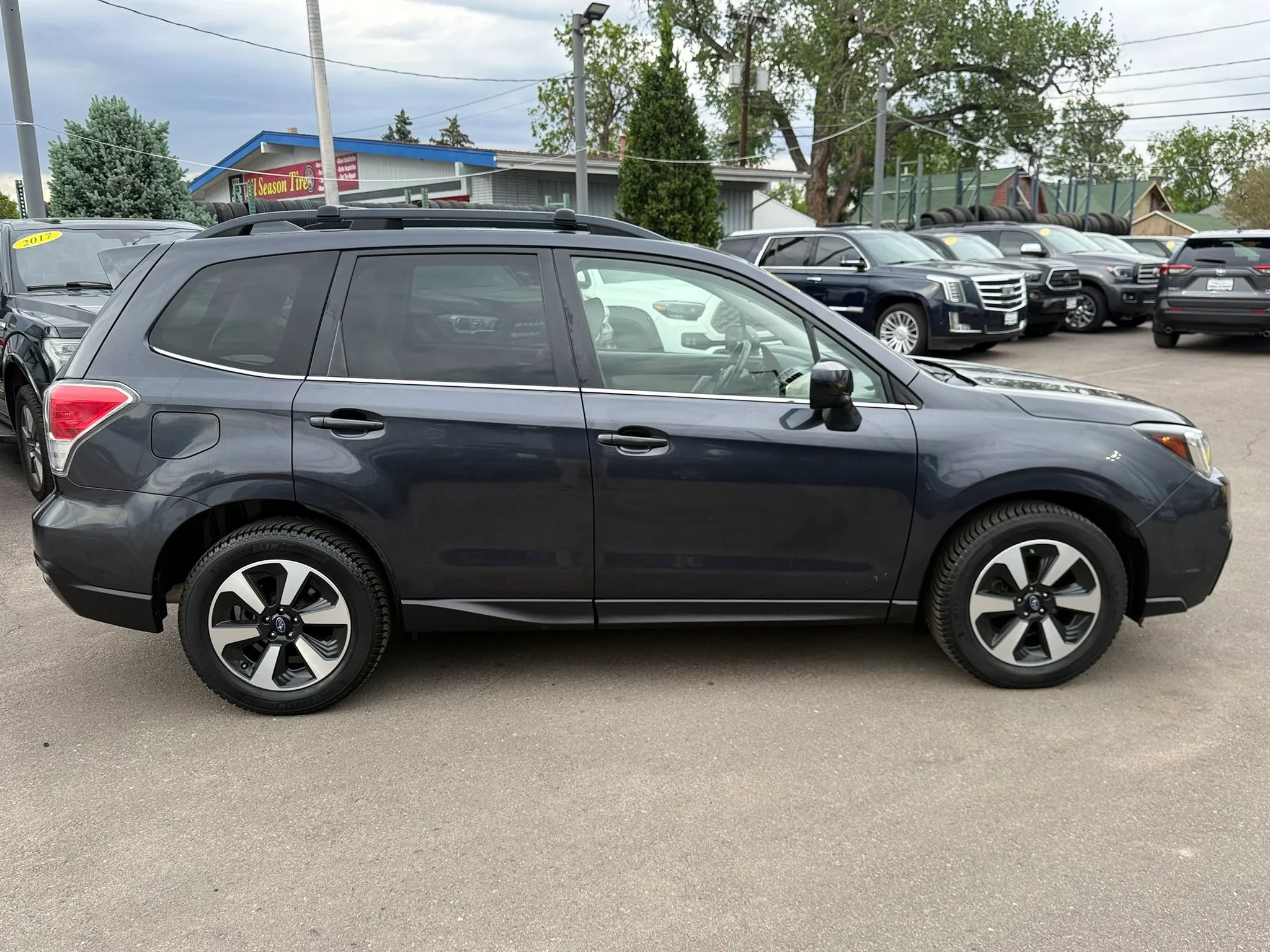 Used 2017 Subaru Forester 2.5i Limited AWD/4WD image 10
