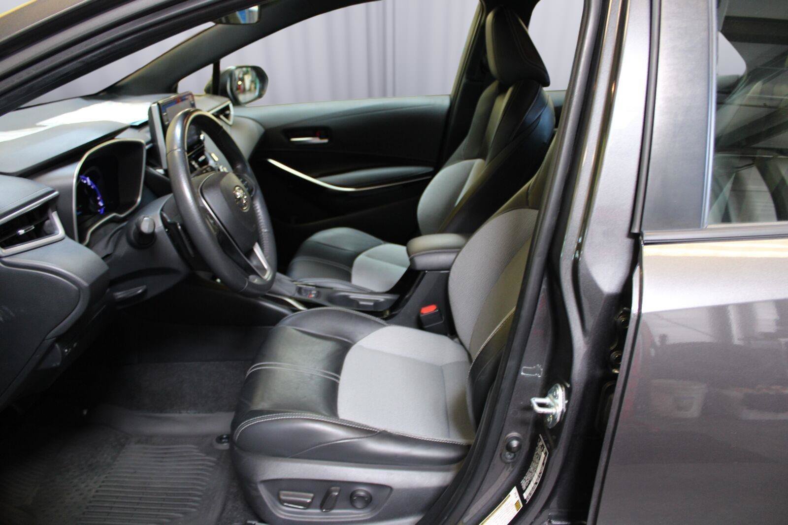 Used 2021 Toyota Corolla XSE FWD image 34