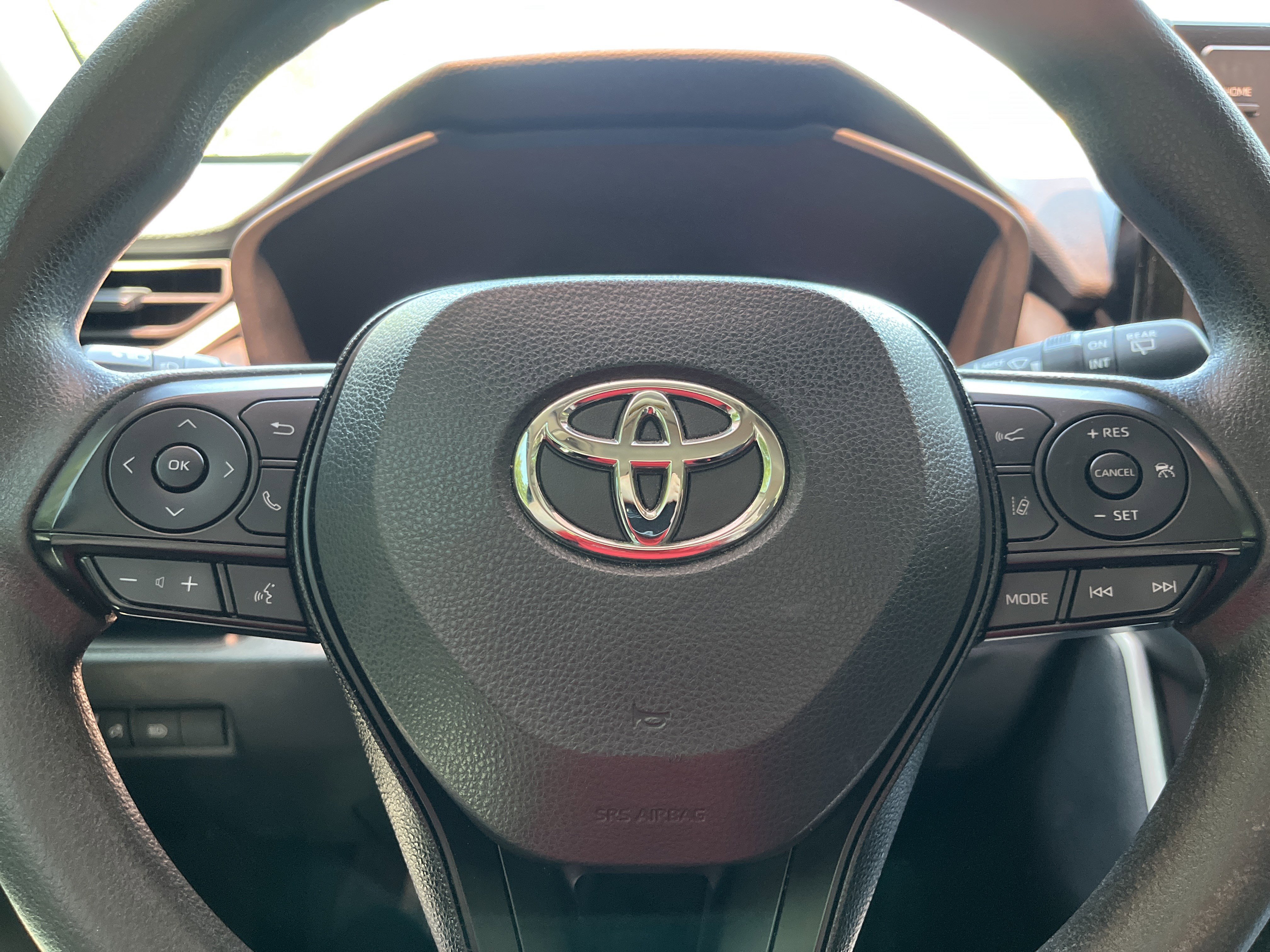 Used 2020 Toyota RAV4 XLE FWD image 11