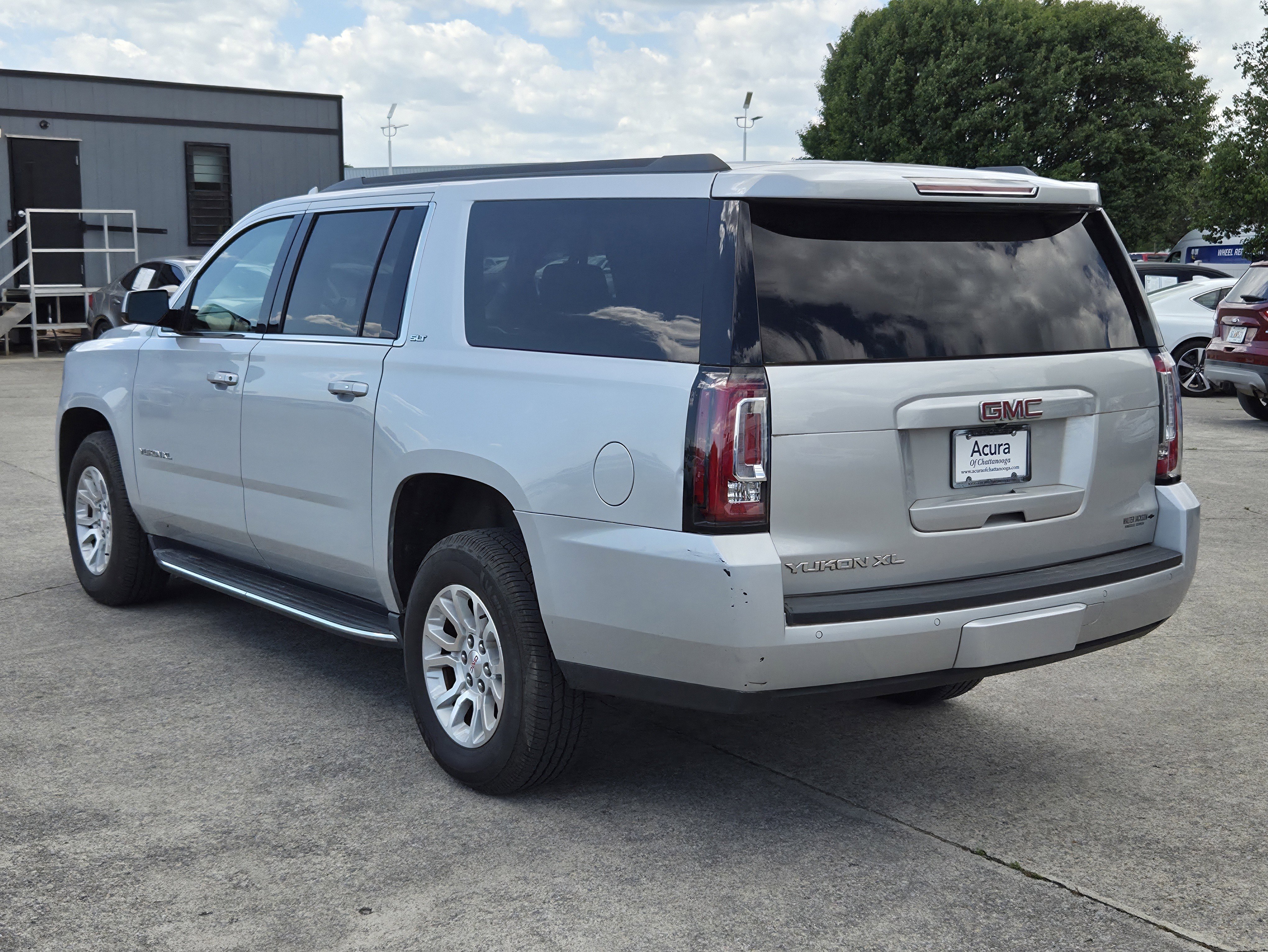 Used 2017 GMC Yukon XL SLT w/ Open Road Package RWD image 3