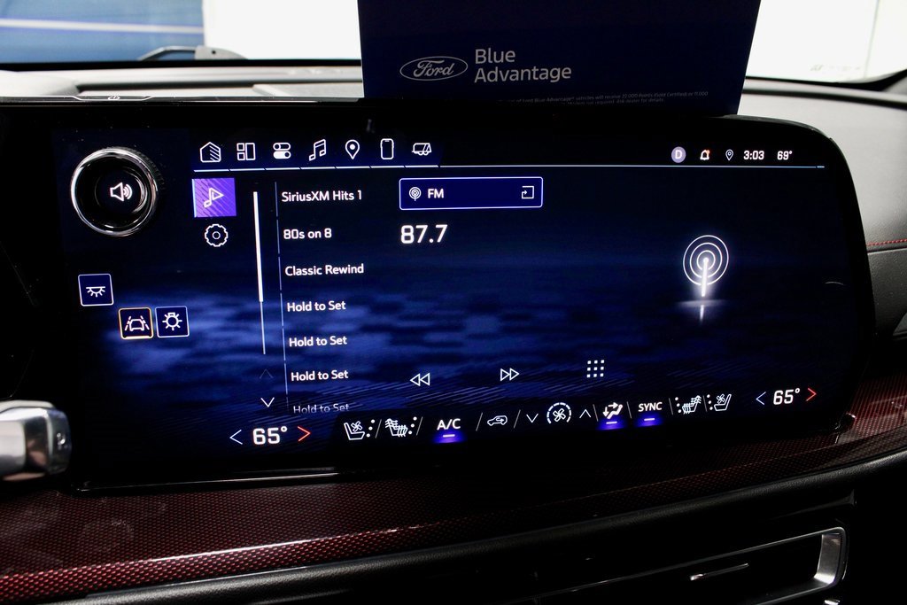 Used 2024 Chevrolet Traverse RS image 3