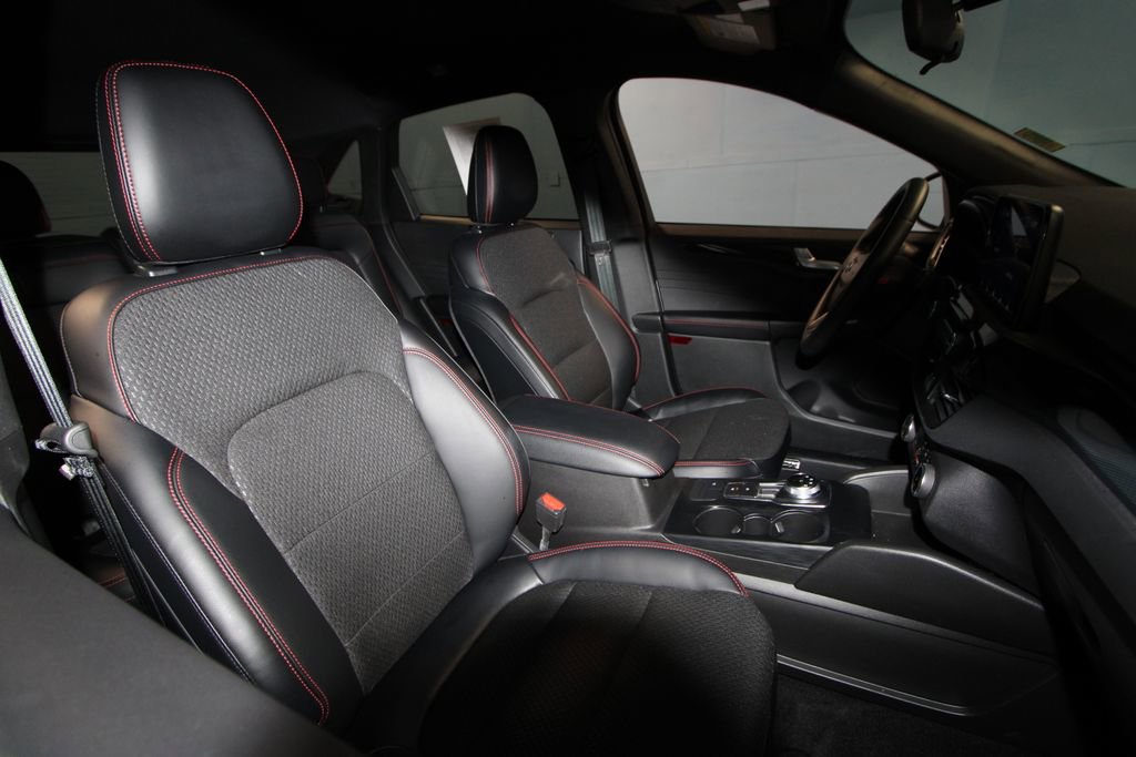 Used 2025 Ford Escape ST-Line w/ Equipment Group 301A image 23