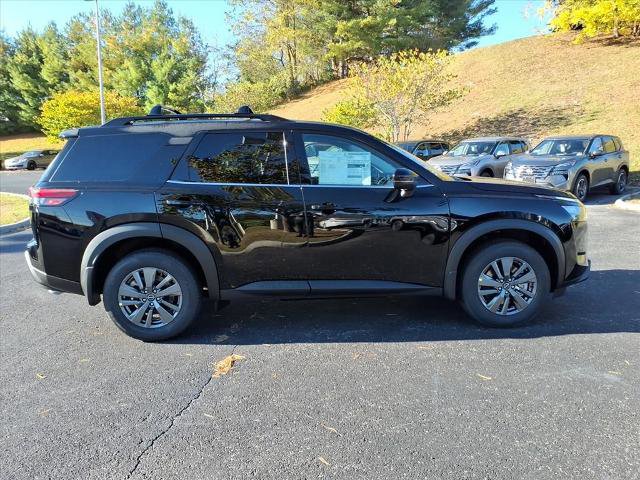 Certified 2025 Nissan Pathfinder SV image 4