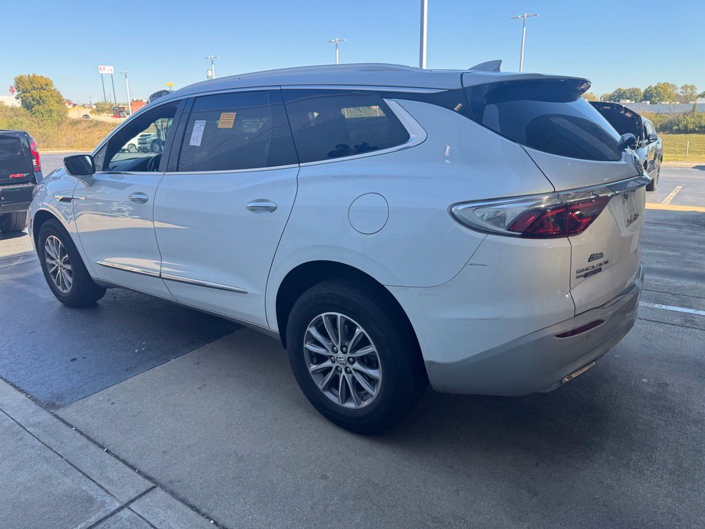 Used 2024 Buick Enclave Essence AWD/4WD image 4