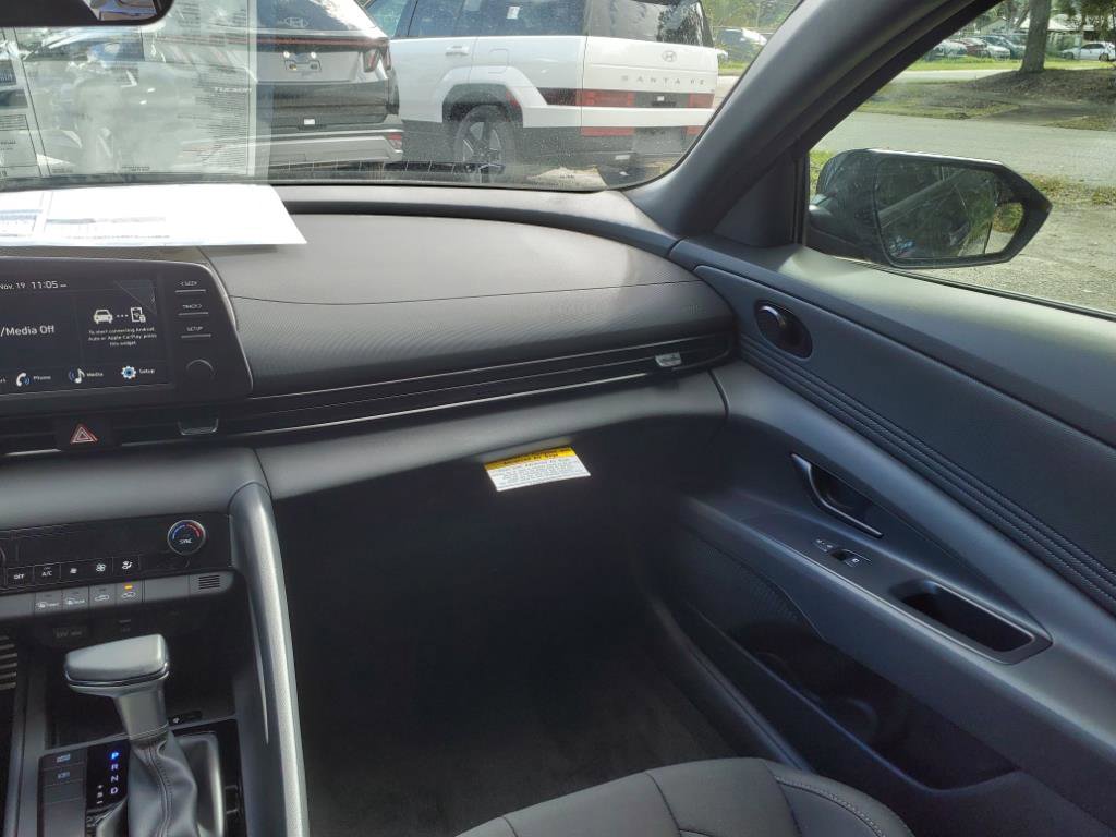 Used 2025 Hyundai Elantra Sport image 15