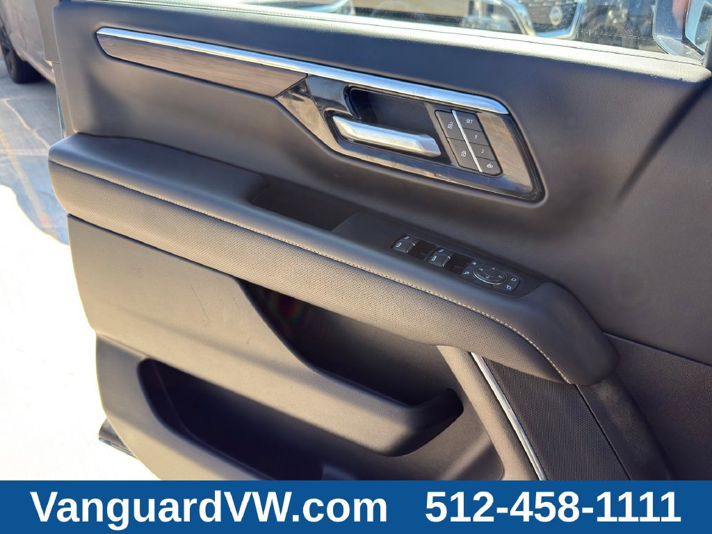 Used 2025 Chevrolet Tahoe Premier RWD image 26