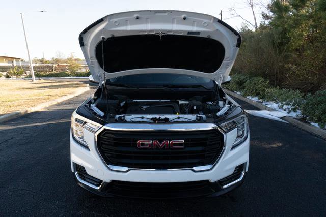 Used 2024 GMC Terrain SLE w/ Driver Convenience Package image 9