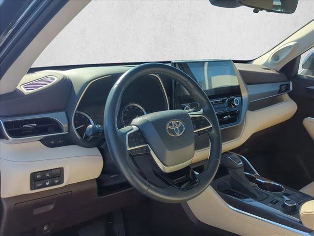 Used 2022 Toyota Highlander Platinum image 12