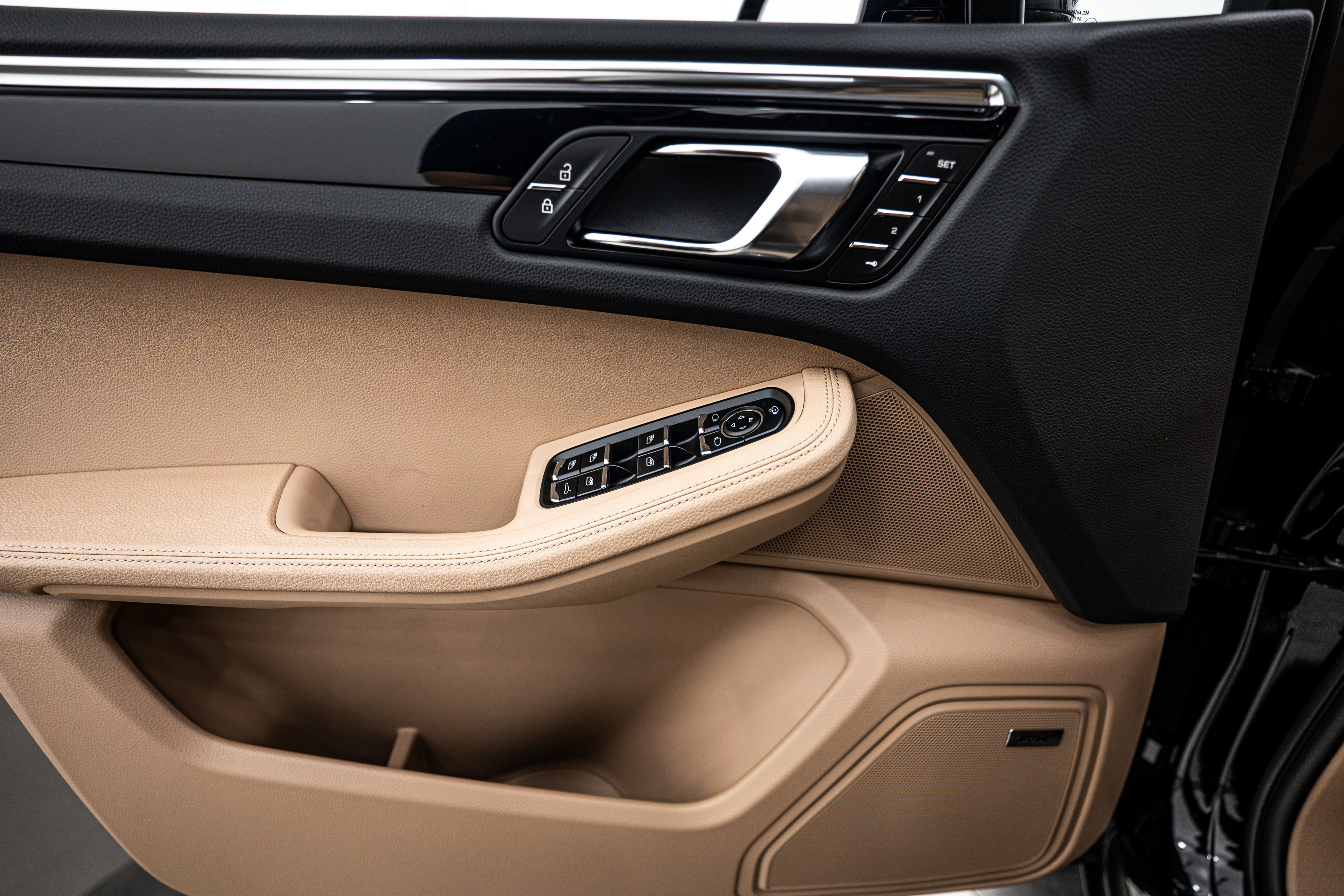 New 2025 Porsche Macan image 17