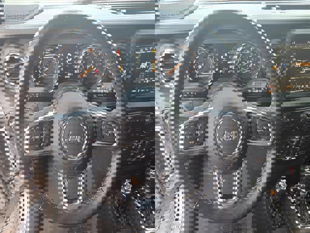 Used 2018 Jeep Wrangler Unlimited Sahara image 14