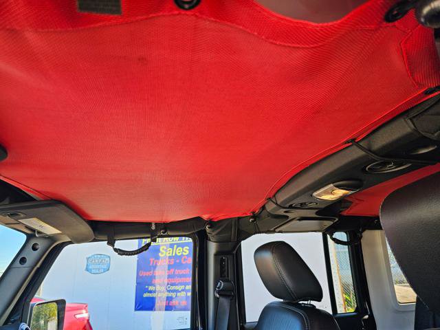 Used 2018 Jeep Wrangler Unlimited Sahara image 11