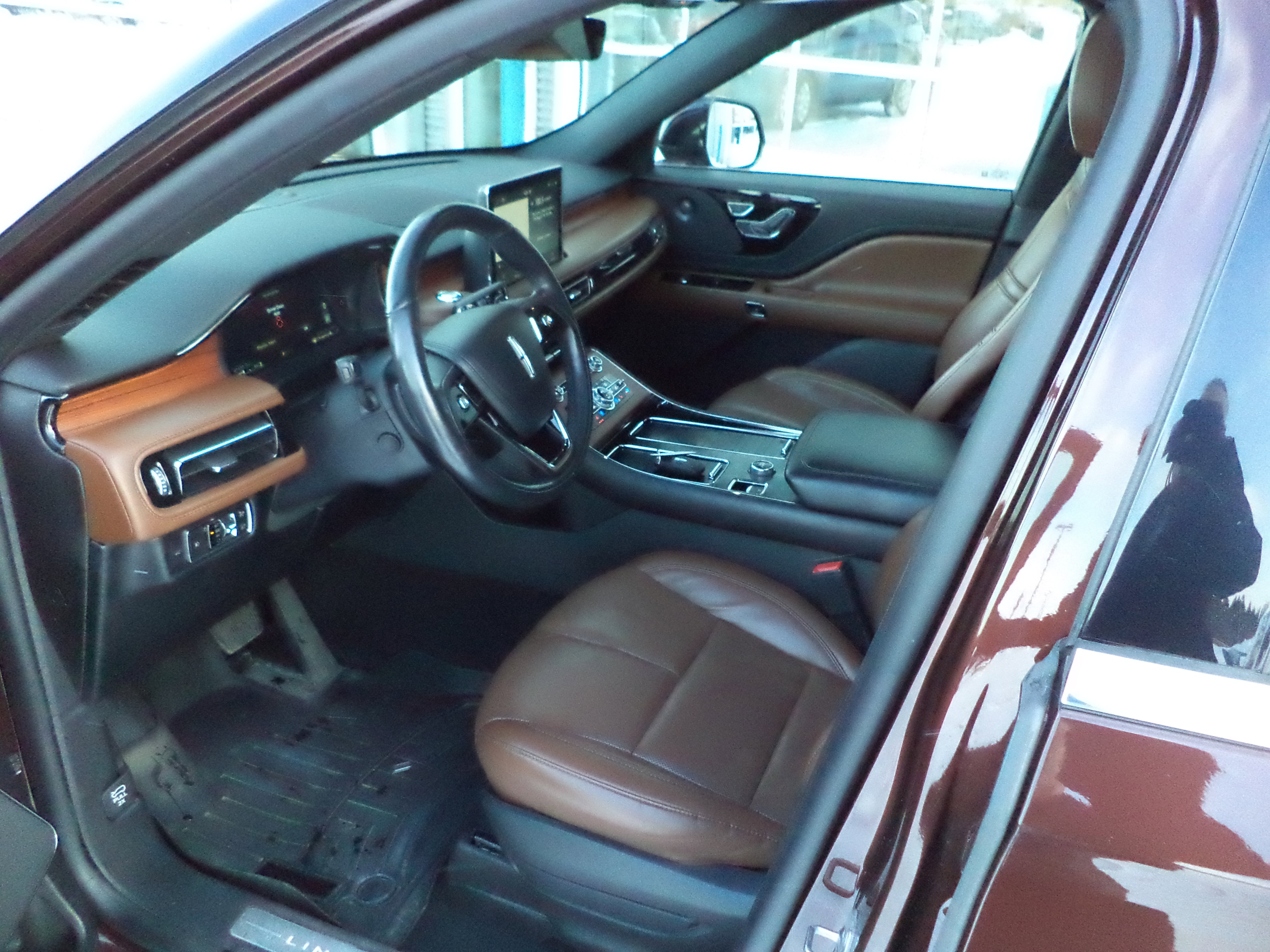 Used 2020 Lincoln Aviator Reserve w/ Equipment Group 201A image 2