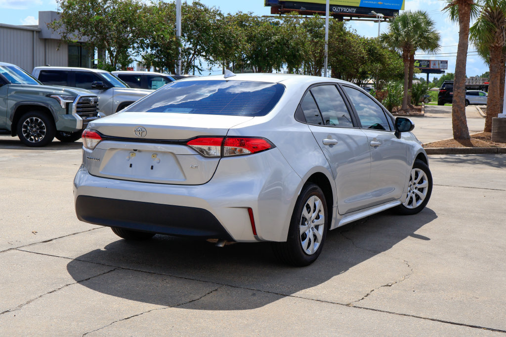 Used 2025 Toyota Corolla LE FWD image 3