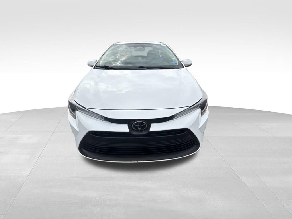Used 2024 Toyota Corolla LE FWD image 2