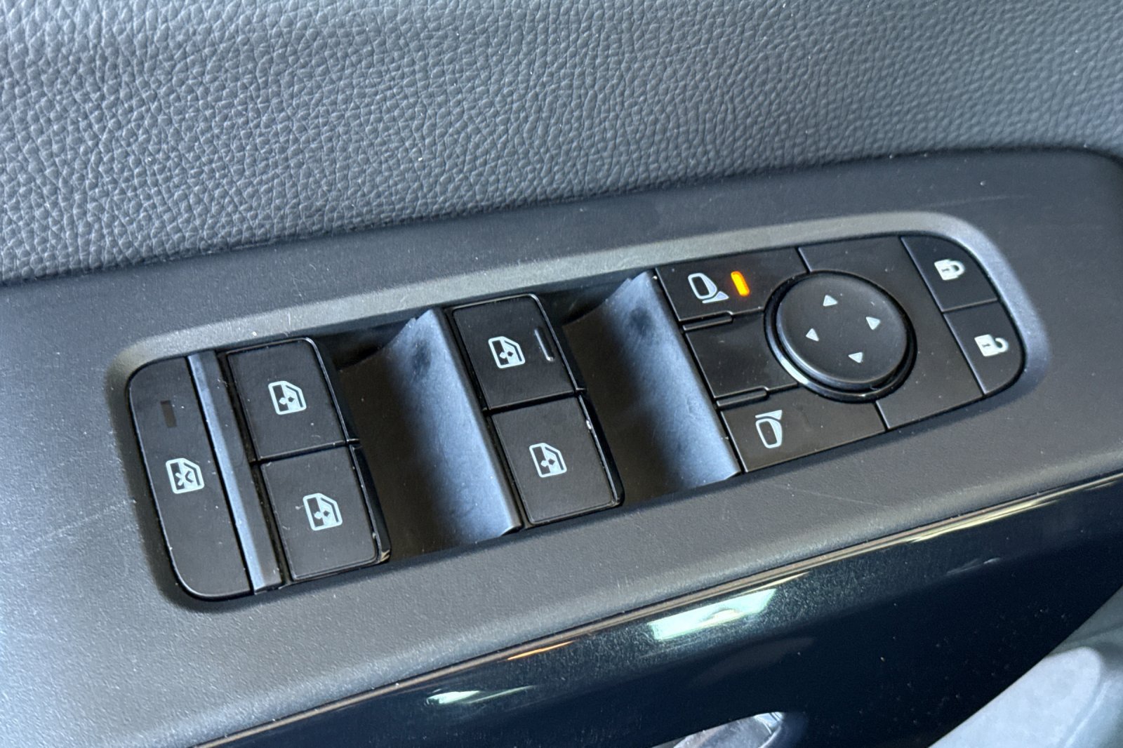 Certified 2025 Nissan Pathfinder SV AWD/4WD image 14