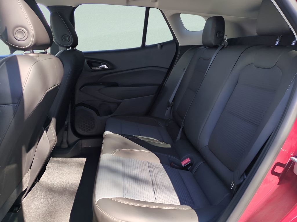 Used 2025 Chevrolet Trax LT w/ LT Convenience Package image 13