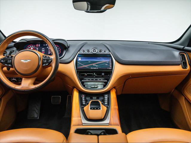 Used 2022 Aston Martin DBX image 18